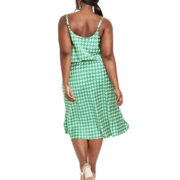 Green Ivory Geometric Print Cowl Neck Satin Midi Dress Size 3X 22 24‎ Plus Size - Picture 3 of 10